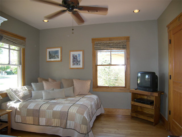 Guest Bedrooms Den Phoenix Real Estate Sell Buy Invest