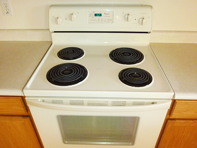 Electric Whirlpool range/oven