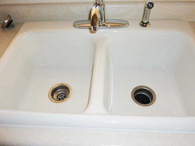 Deep sink with retractable sprayer makes cleanup a snap
